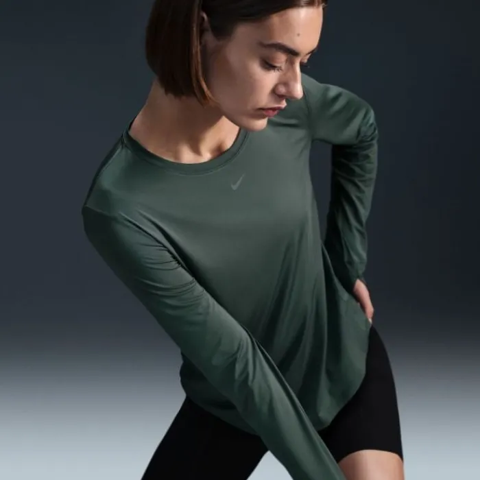 Nike Running Tops & T-shirts^Dri-FIT One Classic Long Sleeve Tee Green