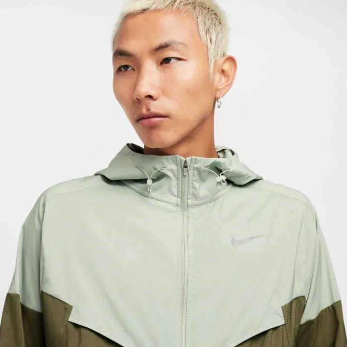 Nike Running Jackets^Impossibly Light Windrunner Jacket Green